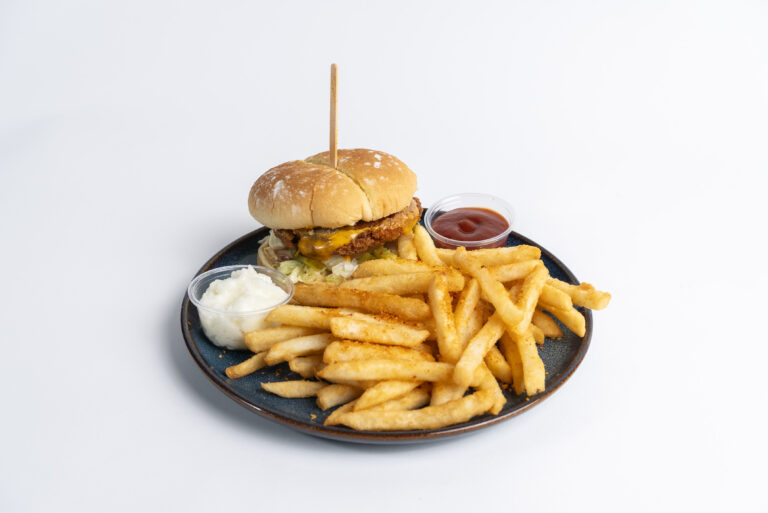 Homemade-Beef-Burger-Sandwich--768x513